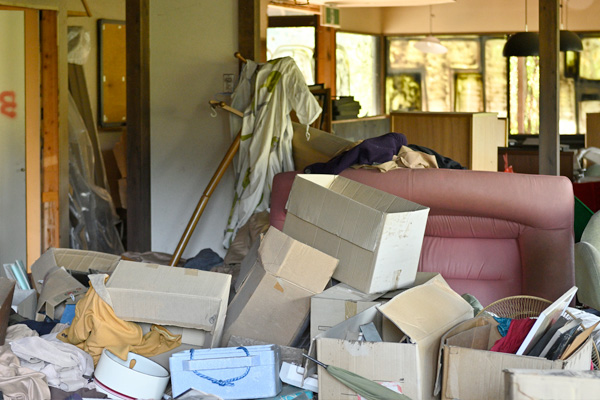 空き屋状態のゴミ屋敷
